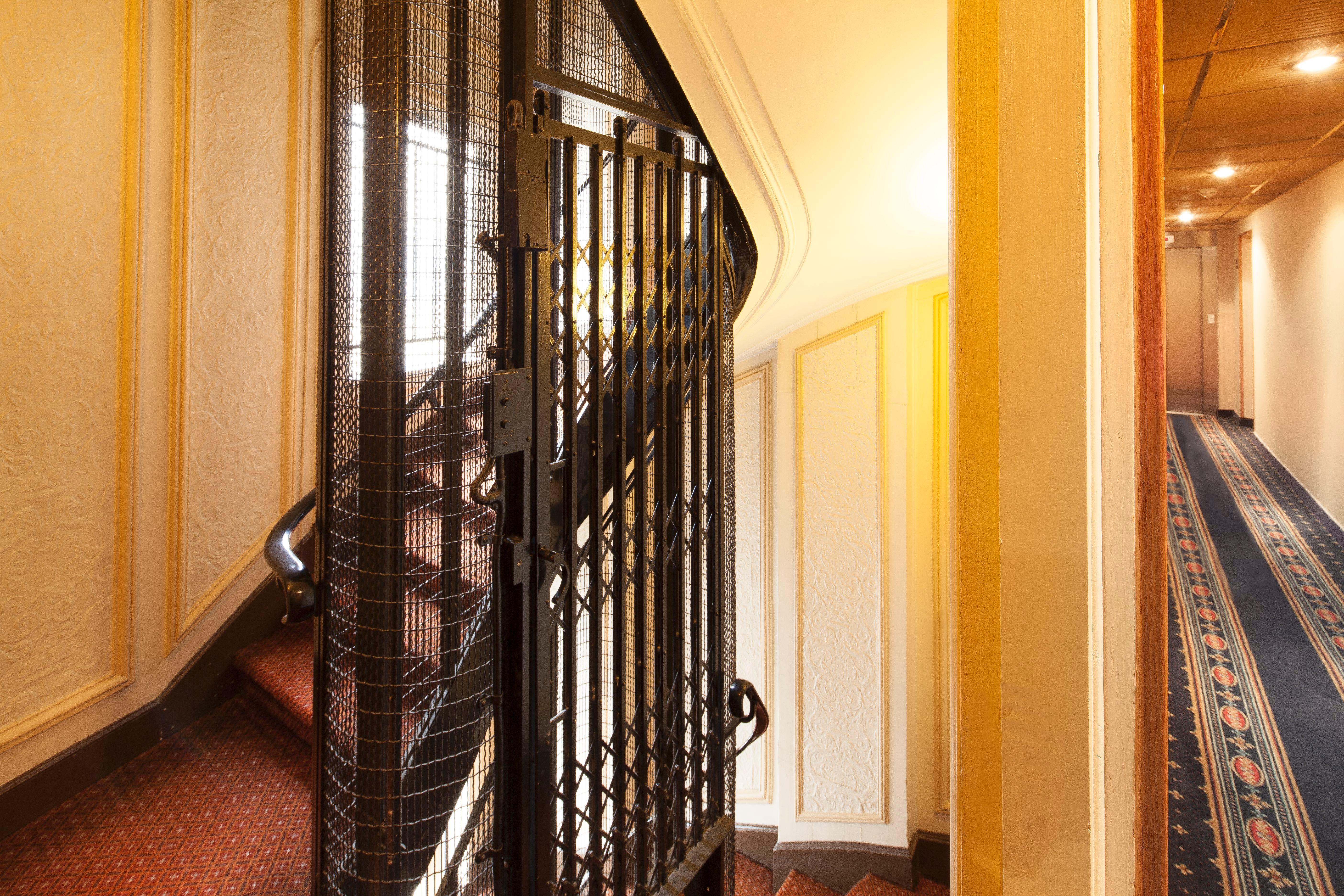 Hotel Paix Republique Paris