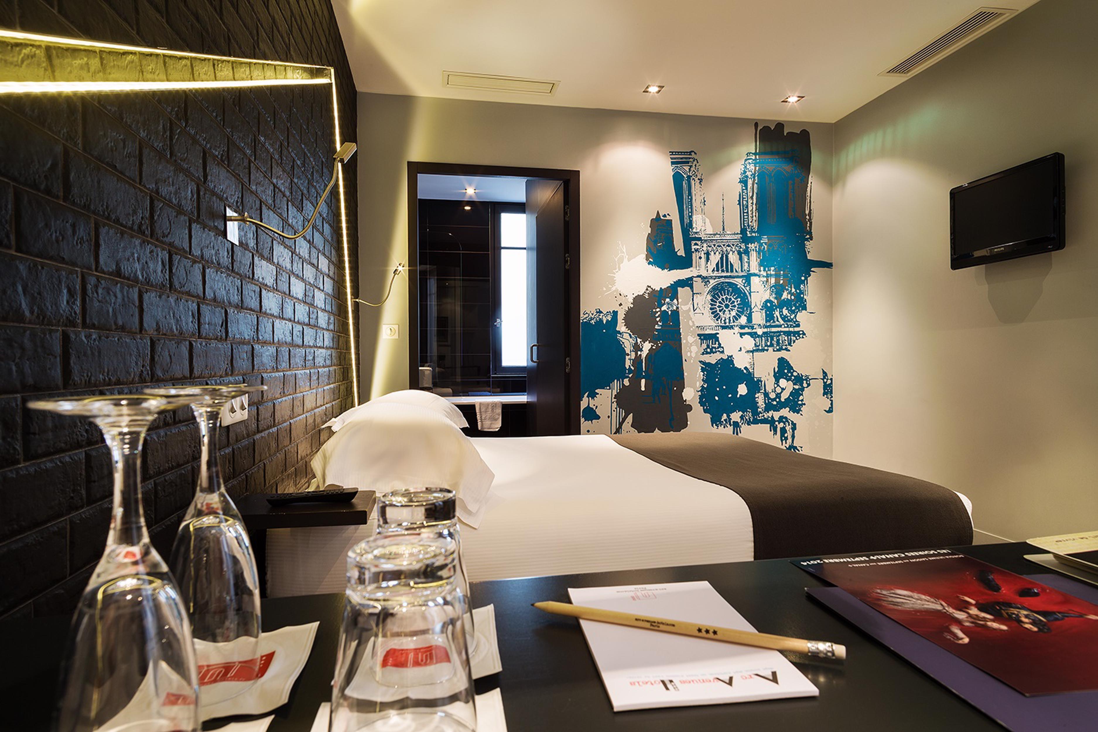 Arc De Triomphe Etoile Hotel