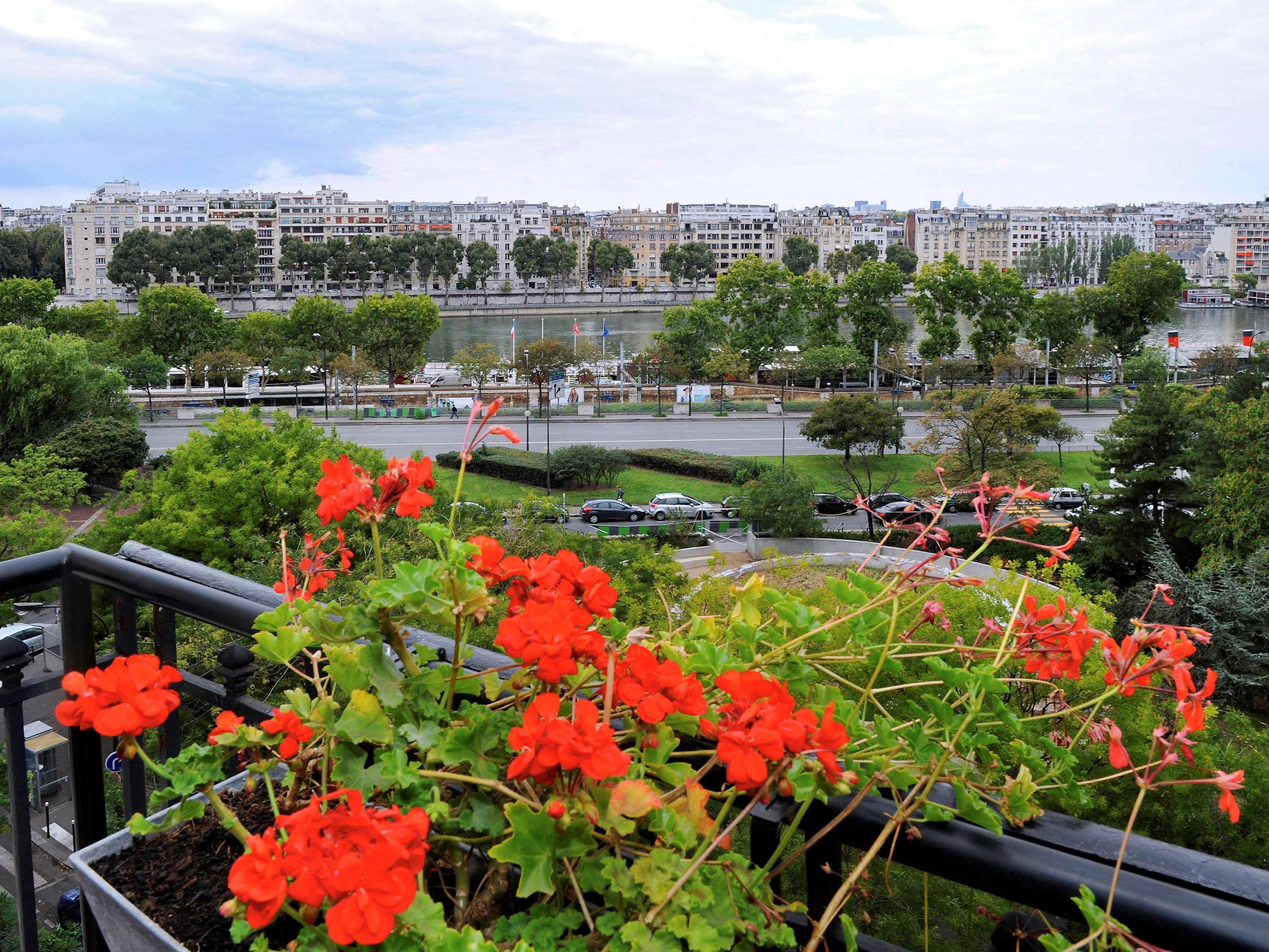 Mercure Tour Eiffel Pont Mirabeau Hotel Paris