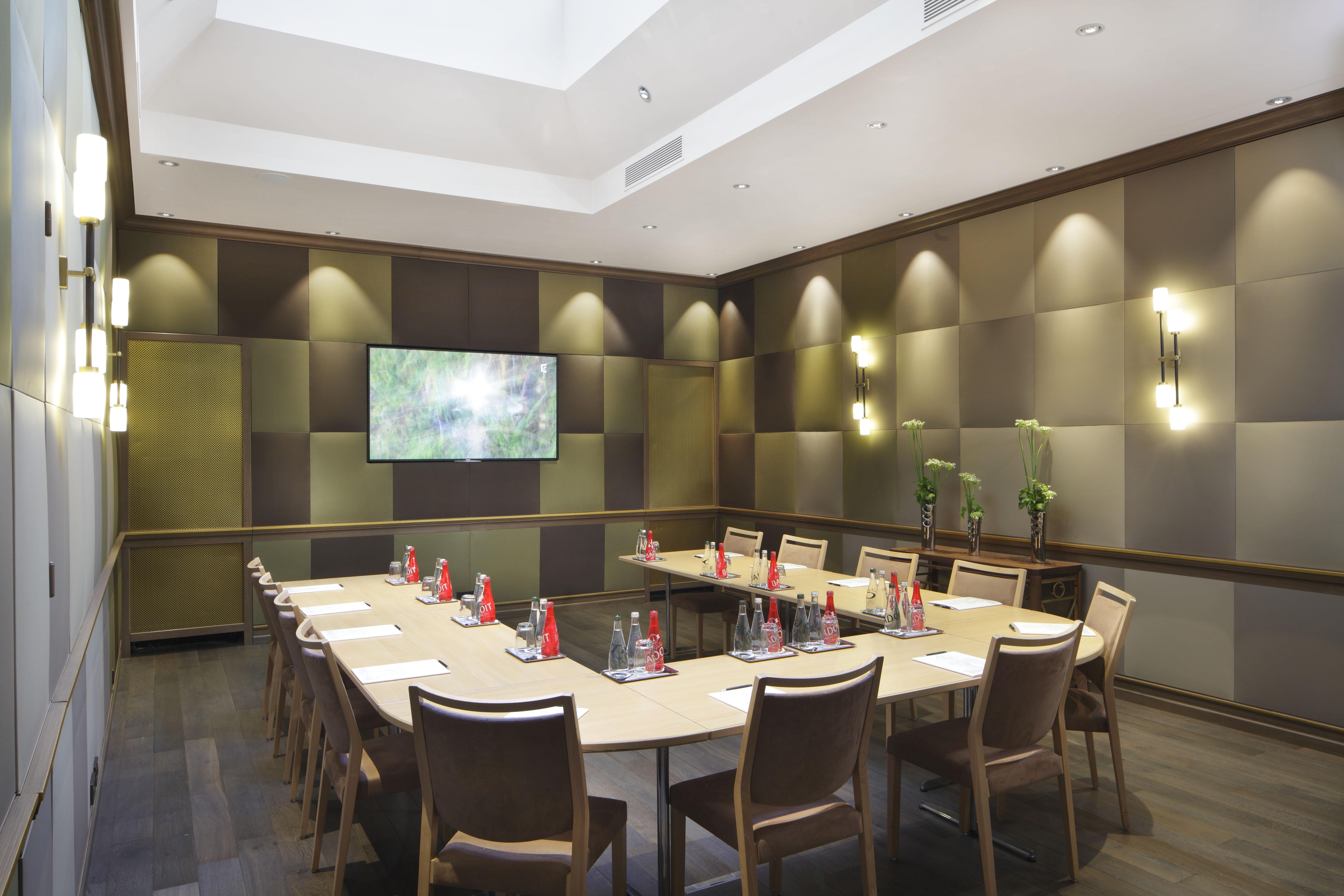 Hotel Rochester Champs Elysees Paris