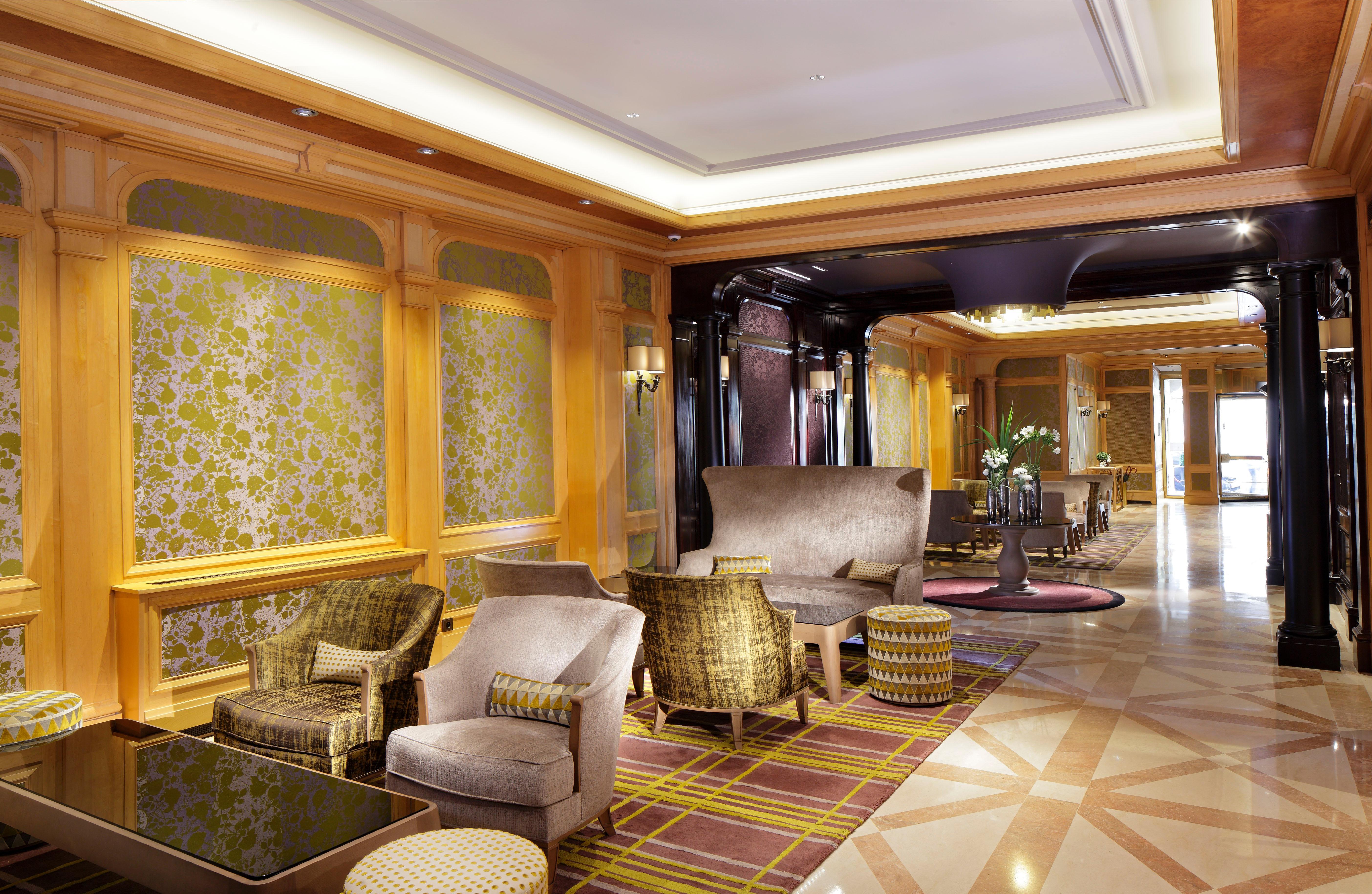 Hotel Rochester Champs Elysees Paris