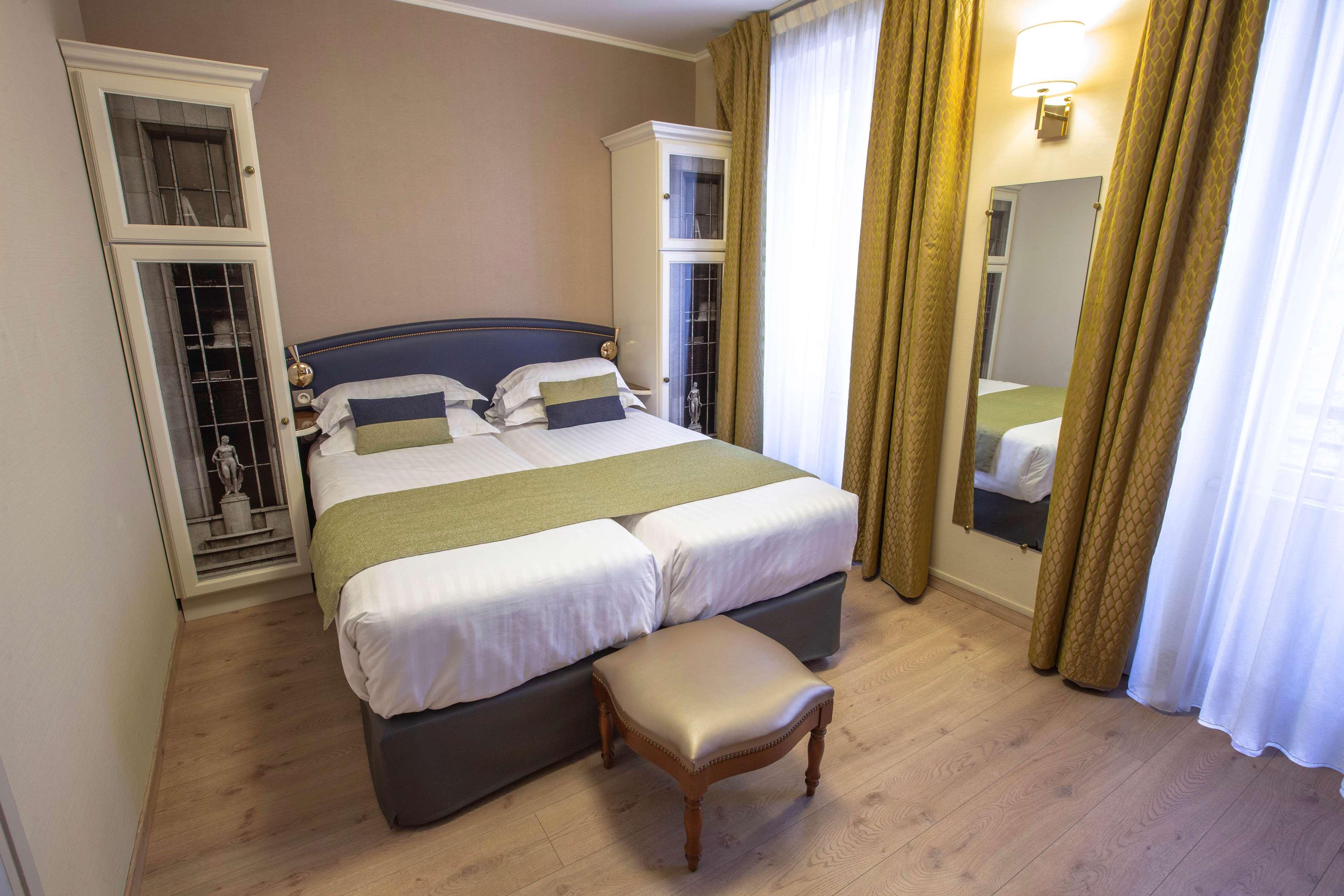Western Au Trocadero Hotel 3*
