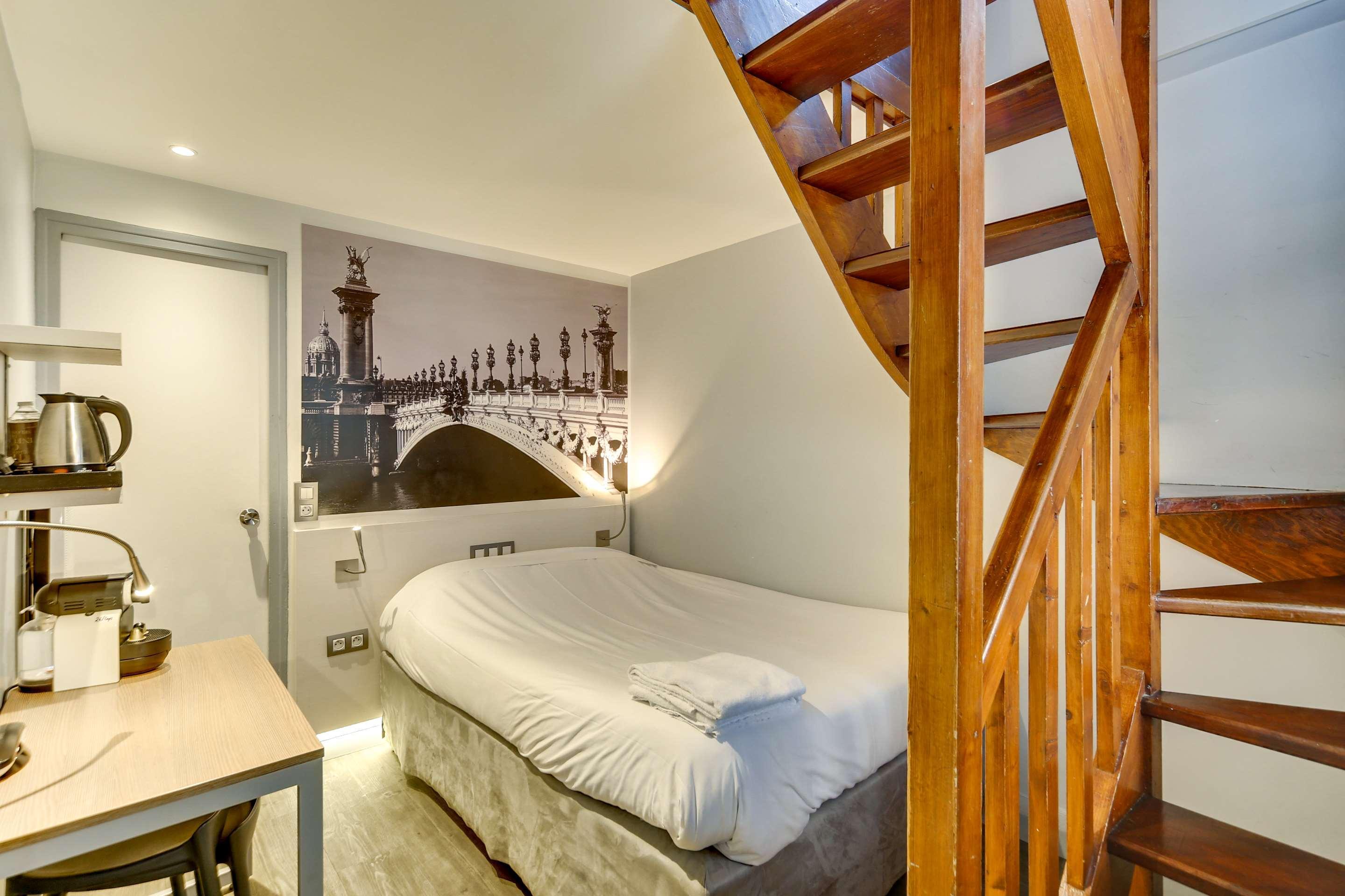 Kyriad 12 - Nation Hotel 3*