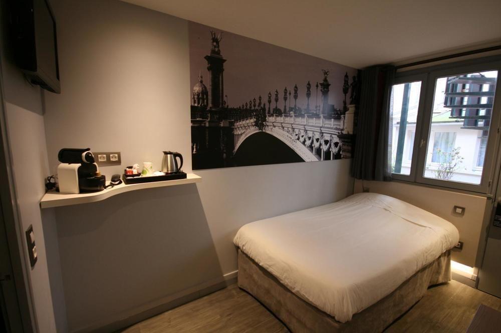 Kyriad 12 - Nation 3* Paris