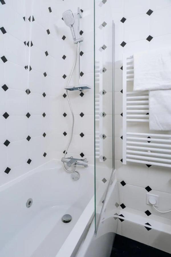 Apartment Stylish 2 Bedroom In