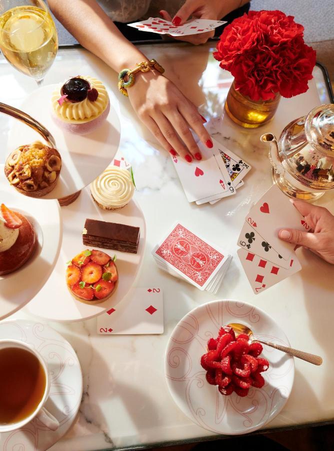 Plaza Athenee - Dorchester Collection 5* Paris