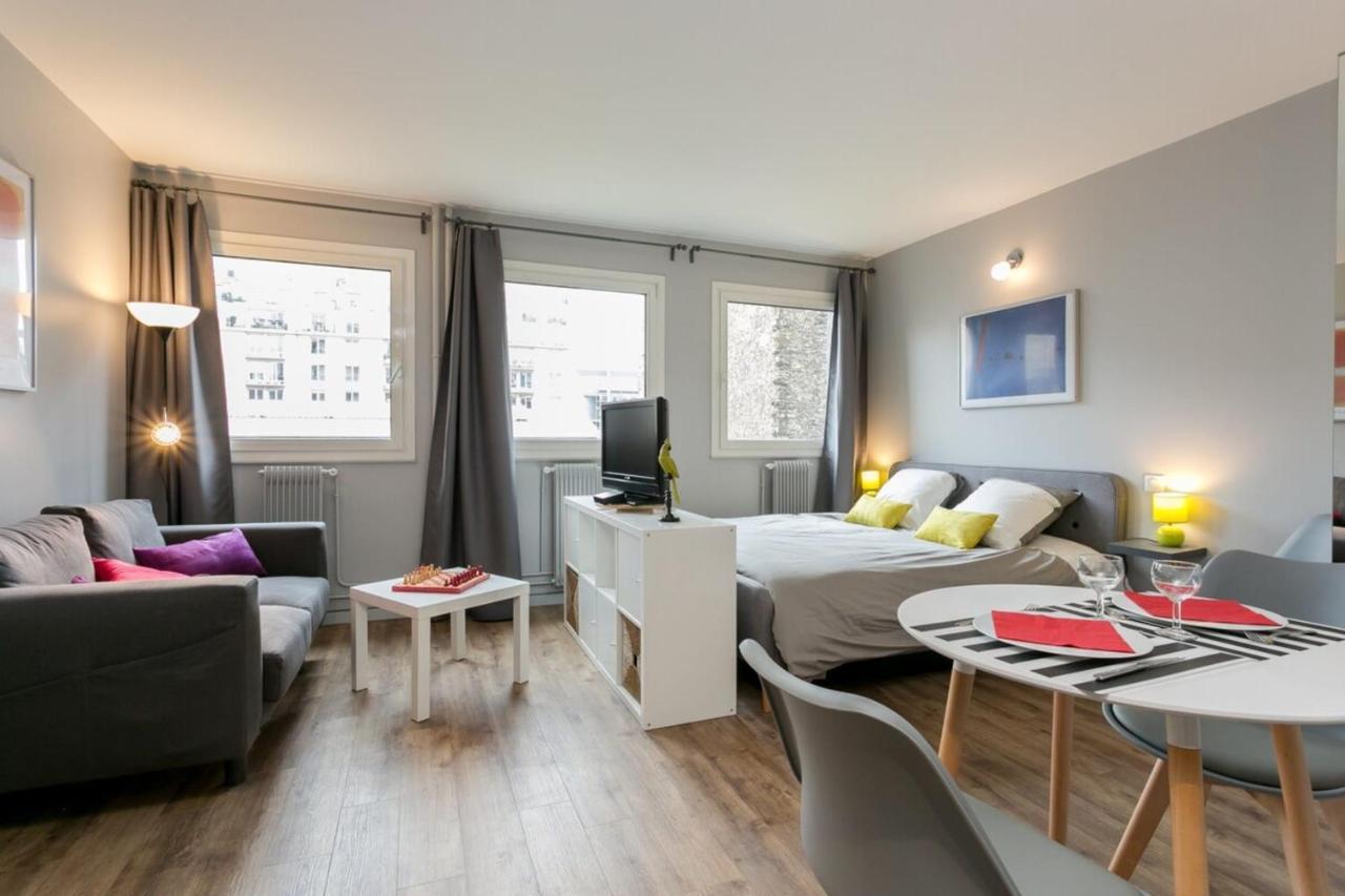 Apartment Nicely Decorated Modern Studio Near The Eiffel Tower - - Welkeys Paris