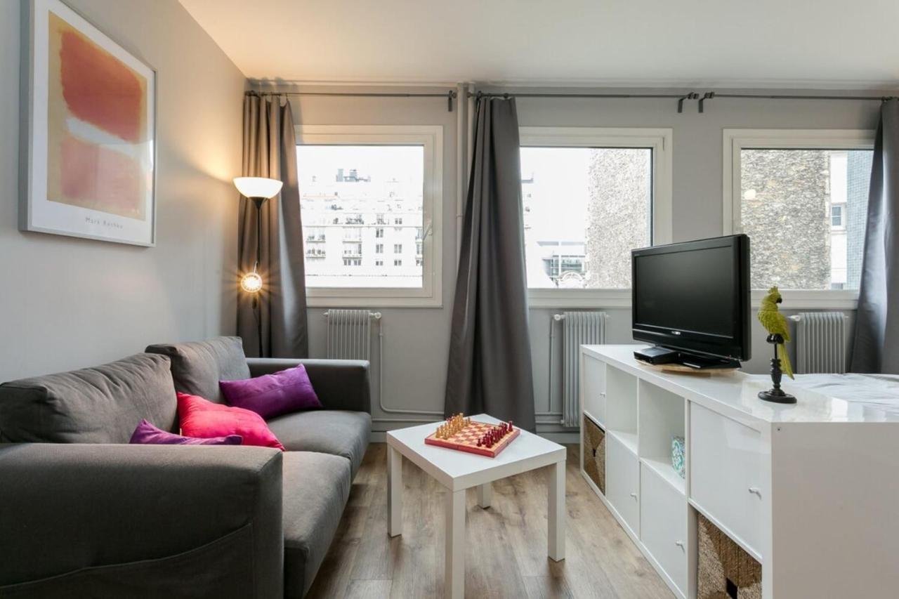 Apartment Nicely Decorated Modern Studio Near The Eiffel Tower - - Welkeys Paris