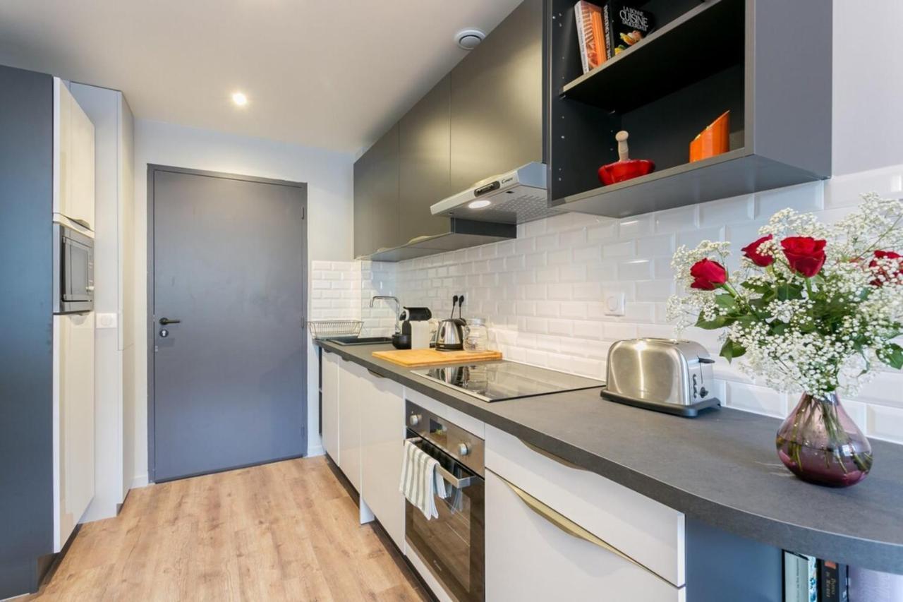 Apartment Nicely Decorated Modern Studio Near The Eiffel Tower - - Welkeys
