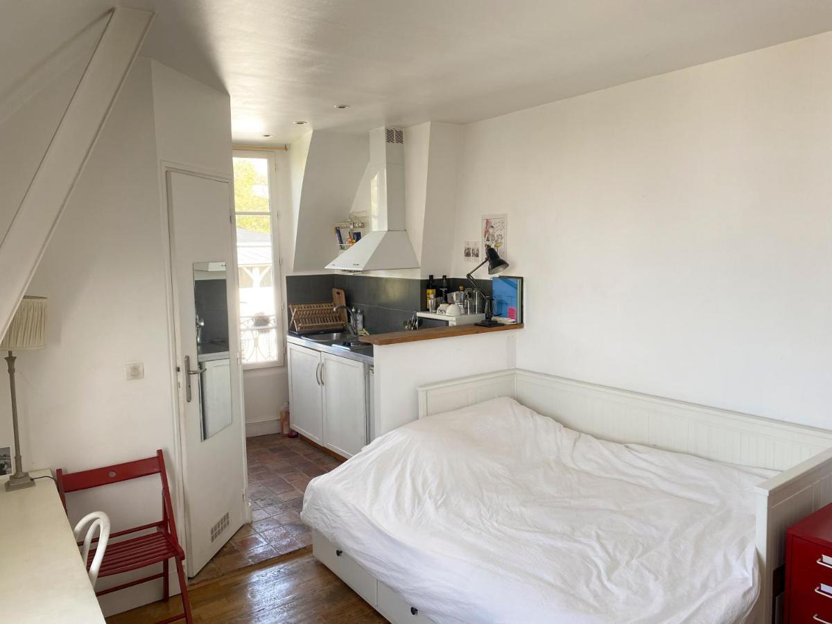 Amazing View In Montmartre Apartment