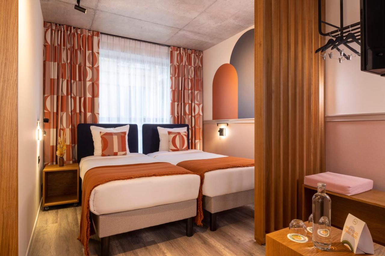 La Belle Hotel