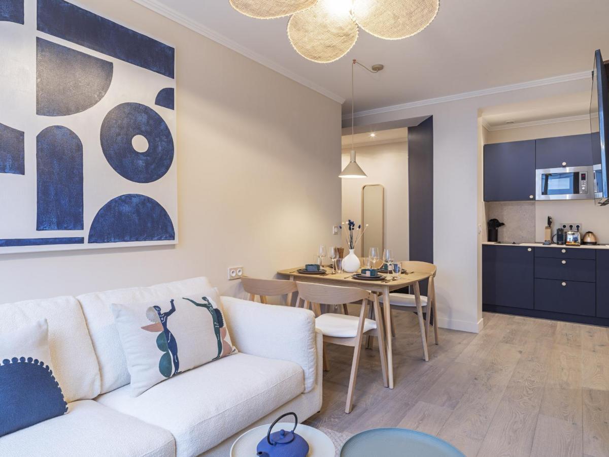 The Blue On Champs Elysees Avenue Paris
