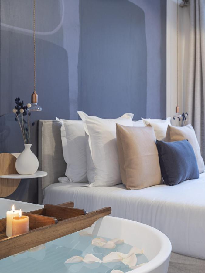 The Blue On Champs Elysees Avenue * Paris