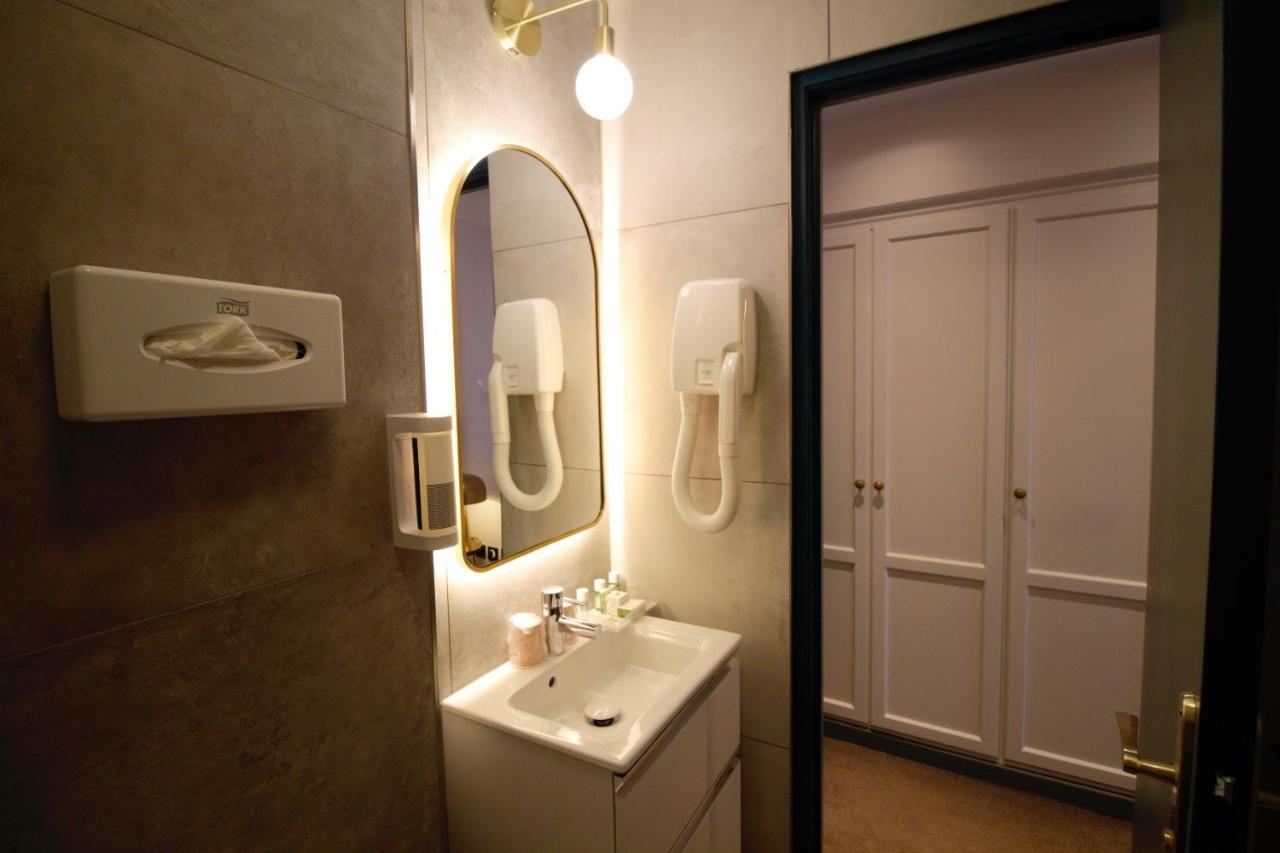Princesse Caroline Hotel Paris