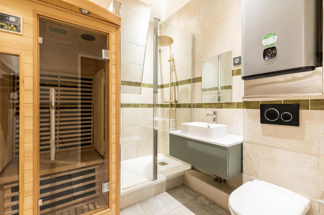 Center With Sauna *