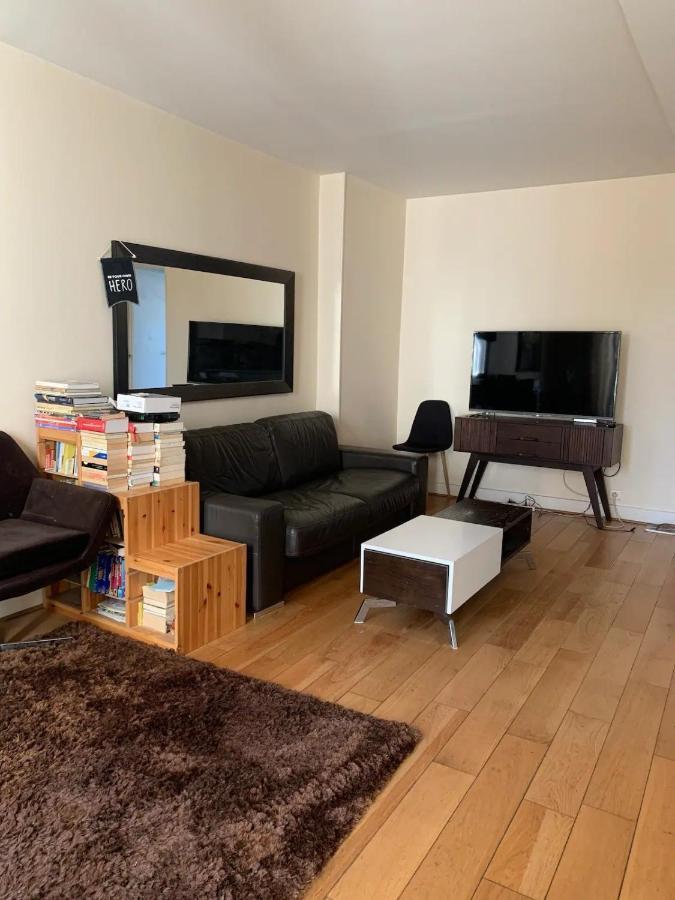 Cozy Apt Centre, 5 Mins Louvre * Paris