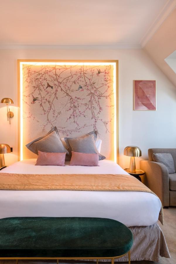 Princesse Caroline Hotel Paris