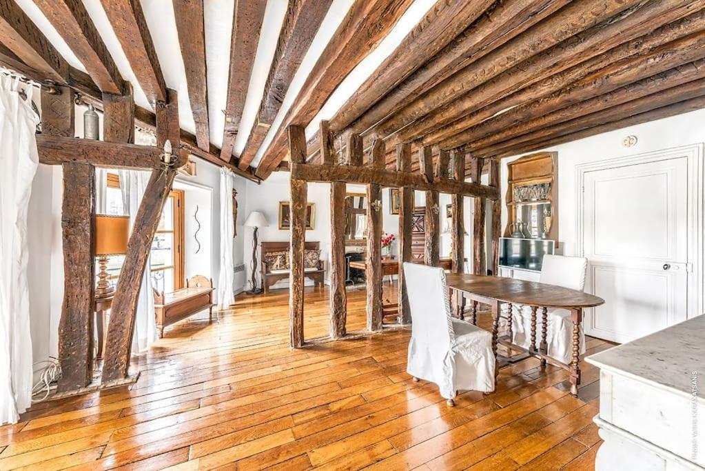 Appartement Ile Saint Louis - Quai D'orleans 2bdr By B'your Paris