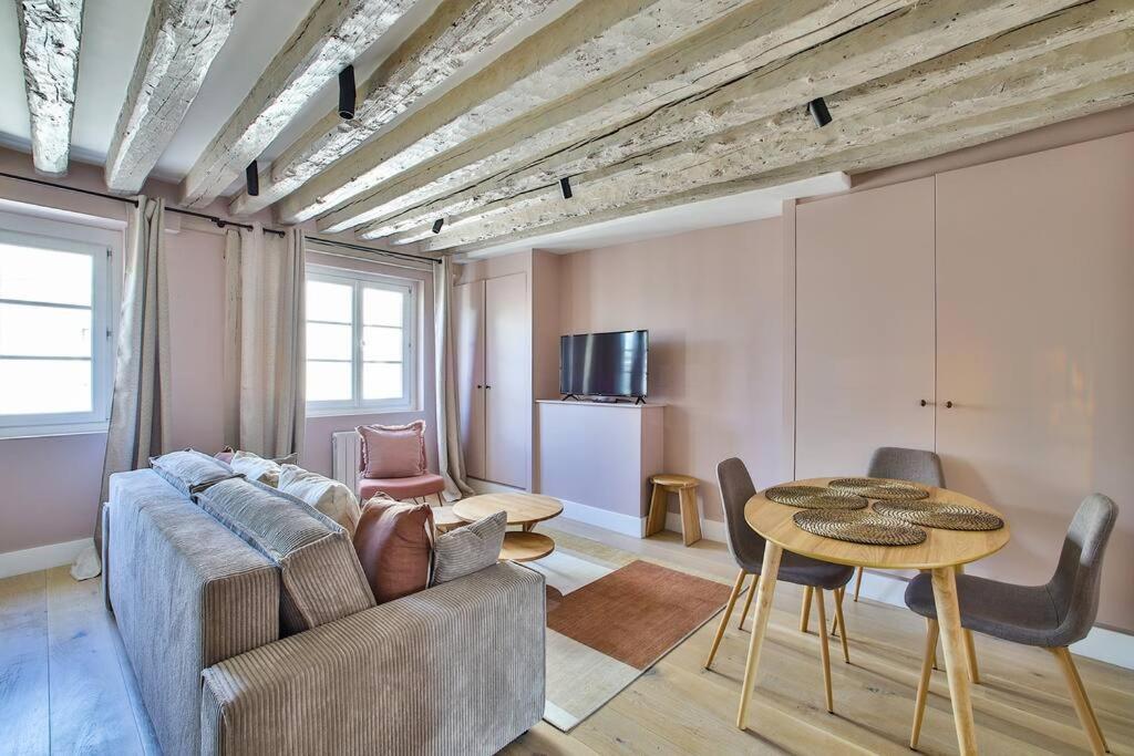 Apartment 41.typical Parisian Flat#4pers#le Marais#beaubourg Paris