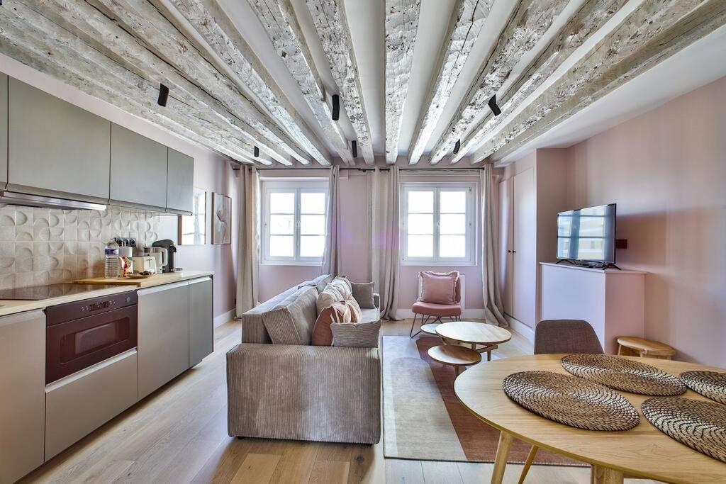 41.typical Parisian Flat#4pers#le Marais#beaubourg Apartment Paris