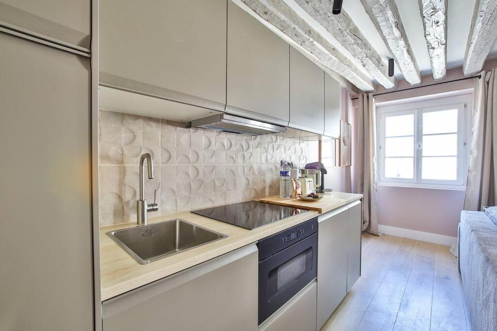 Apartment 41.typical Parisian Flat#4pers#le Marais#beaubourg