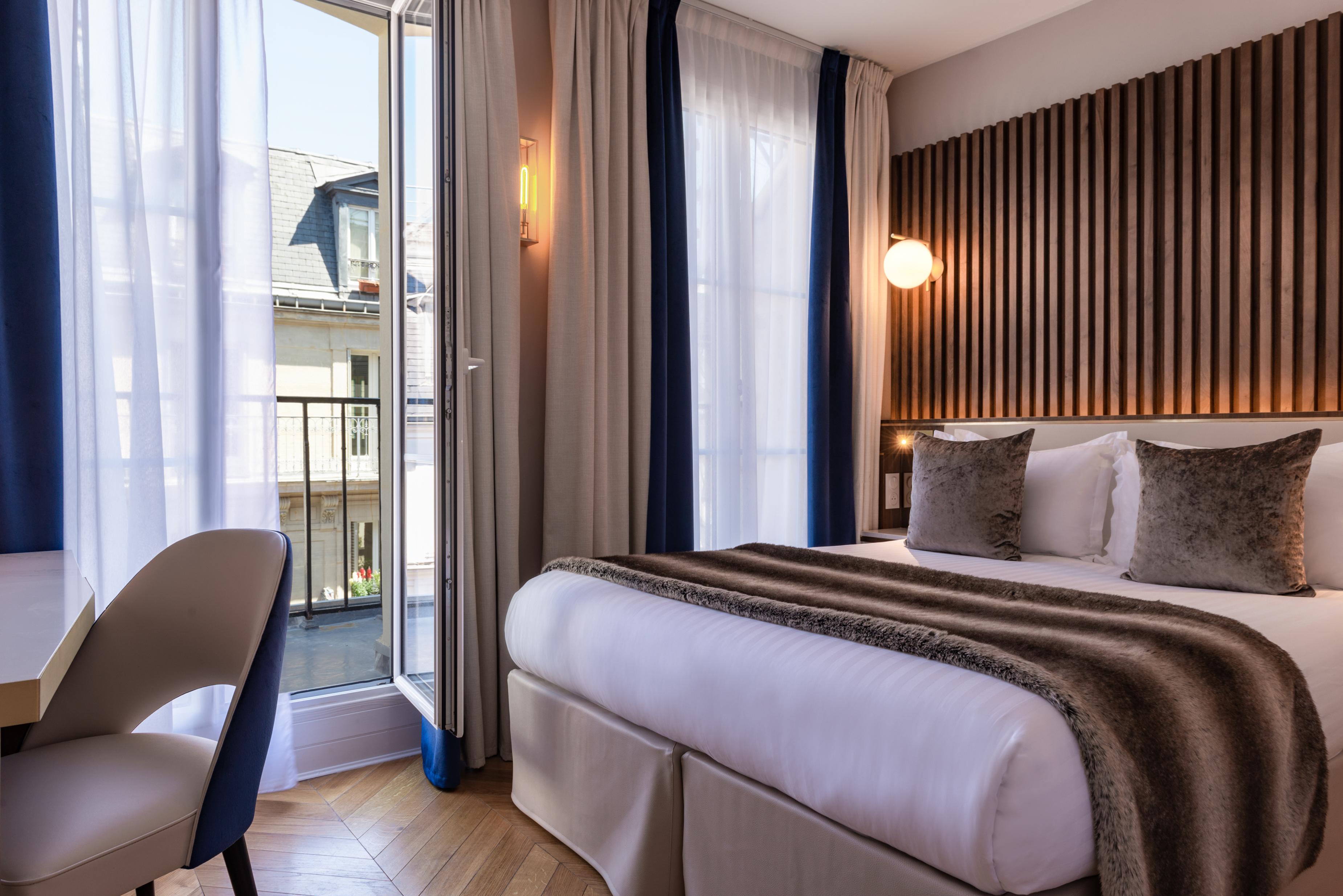 Lord Byron Paris