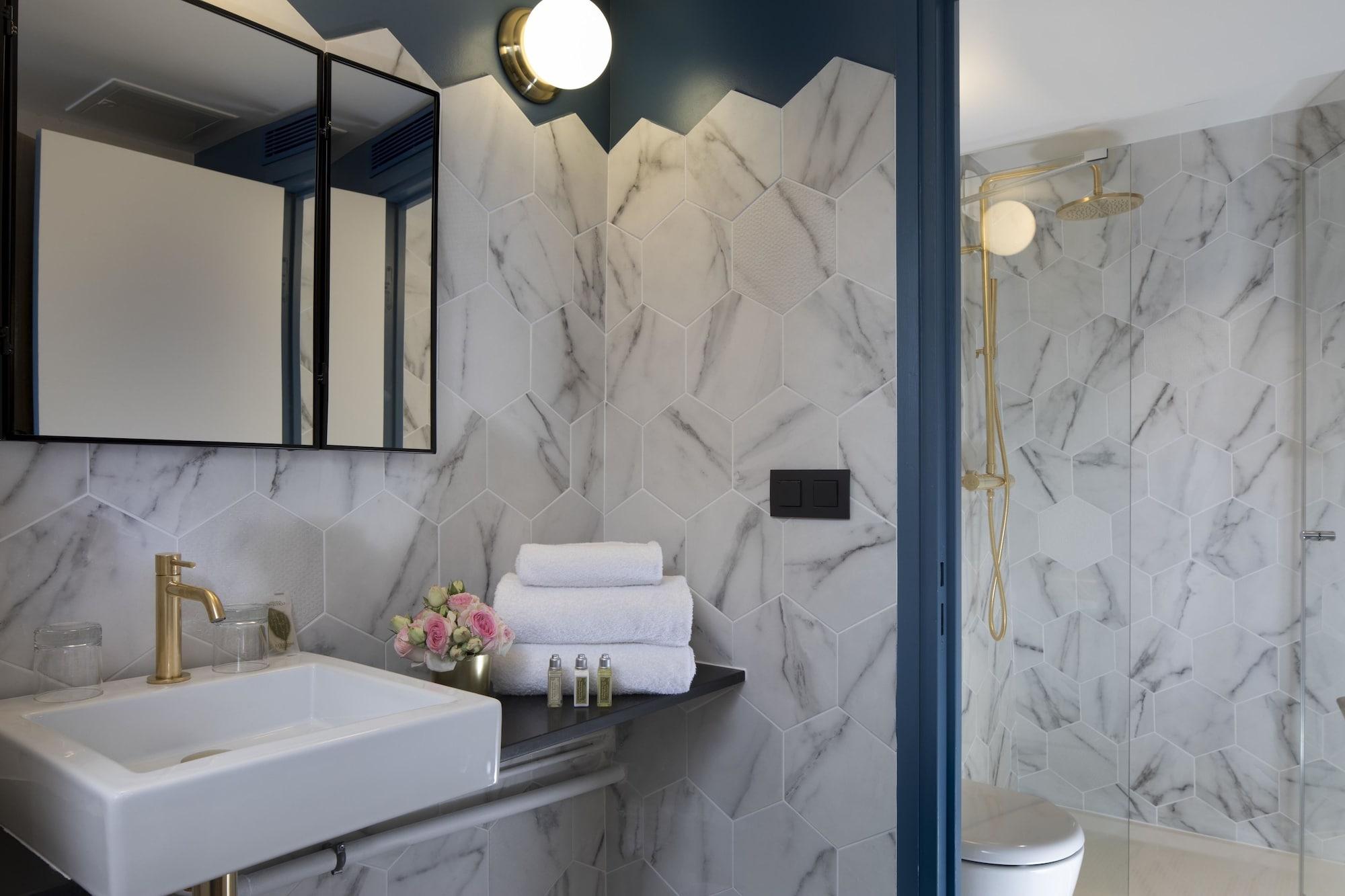 Hotel Maxim Folies Paris
