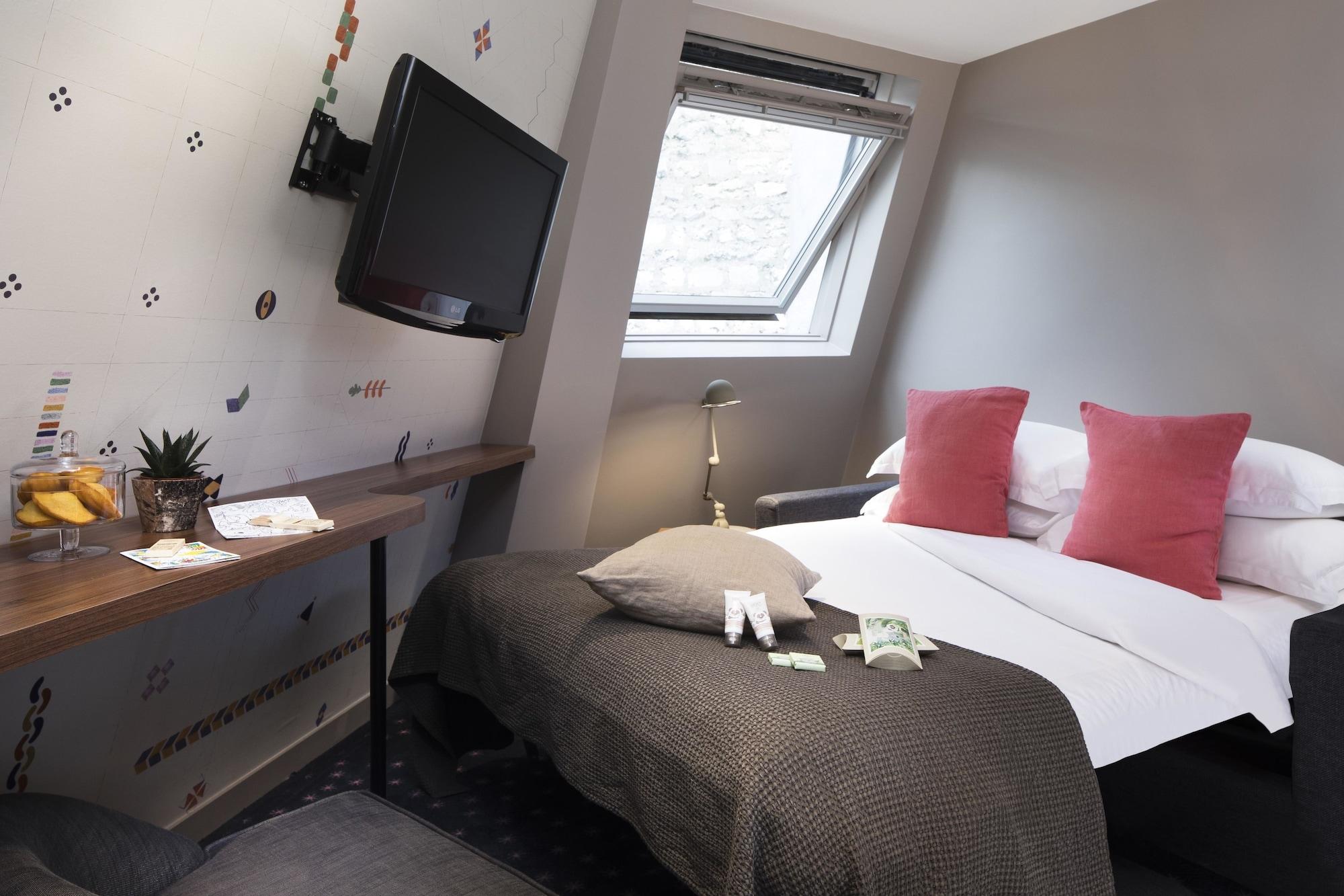 Maxim Folies Hotel