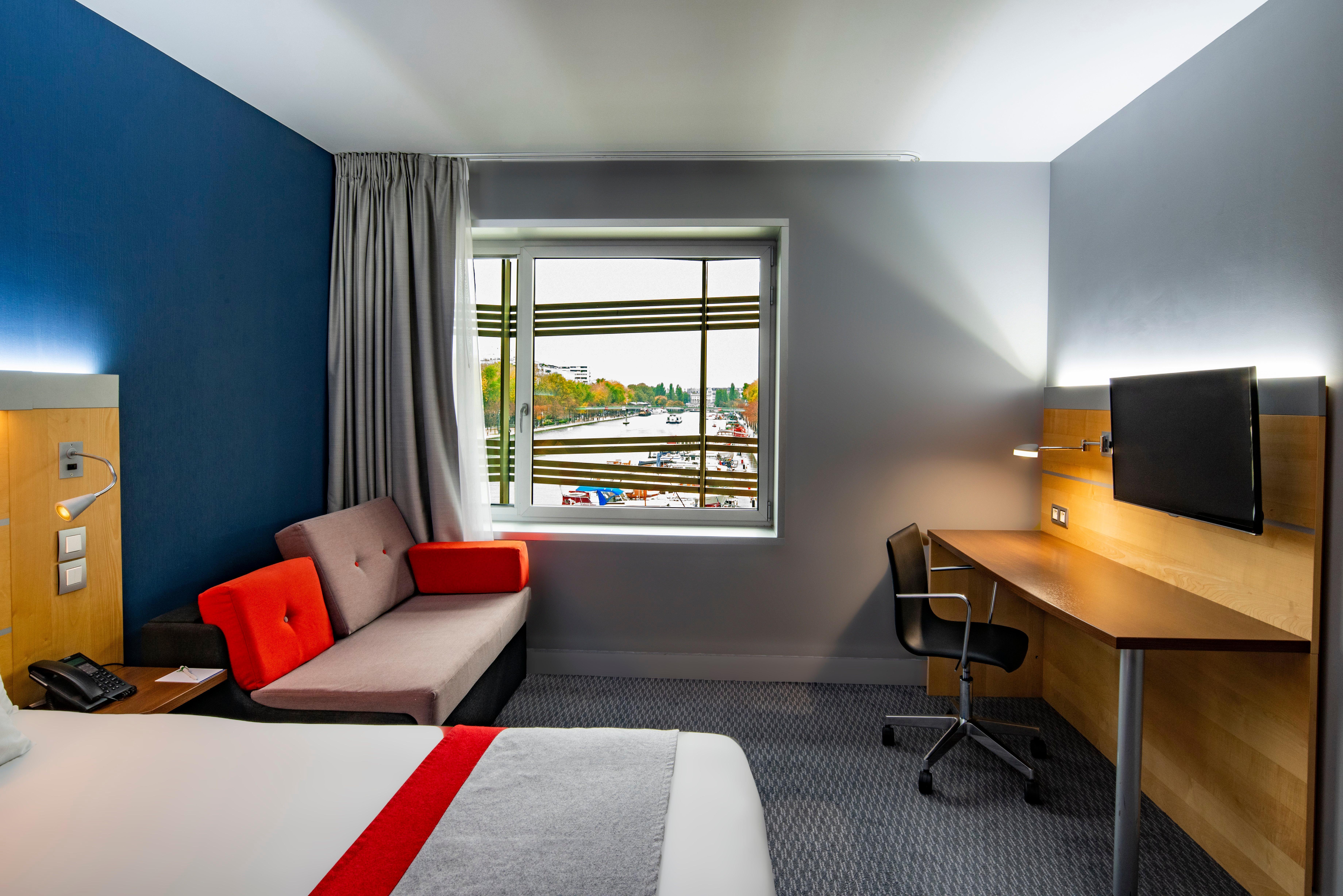 Express Paris-canal De La By Ihg