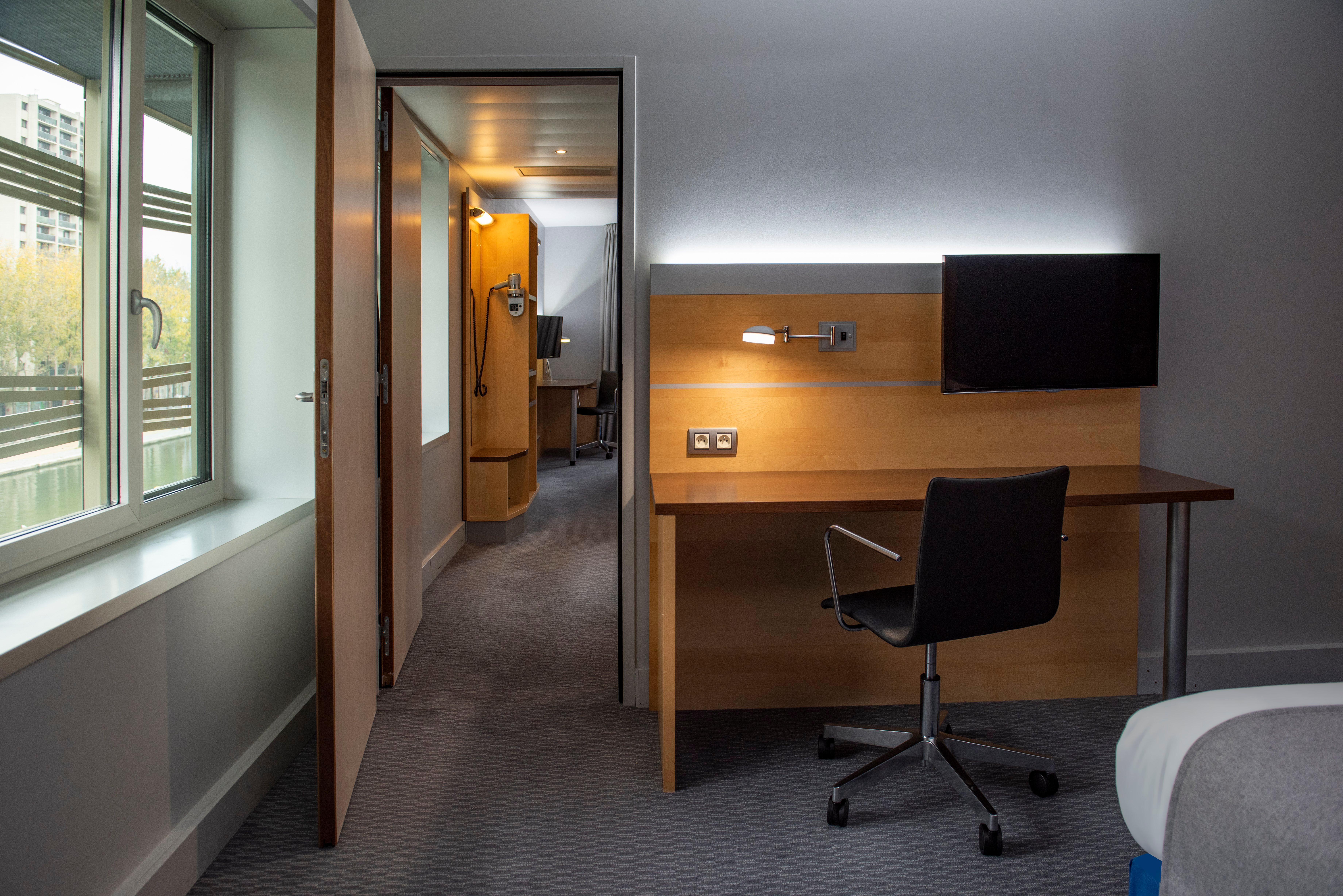 Express Paris-canal De La By Ihg 3*
