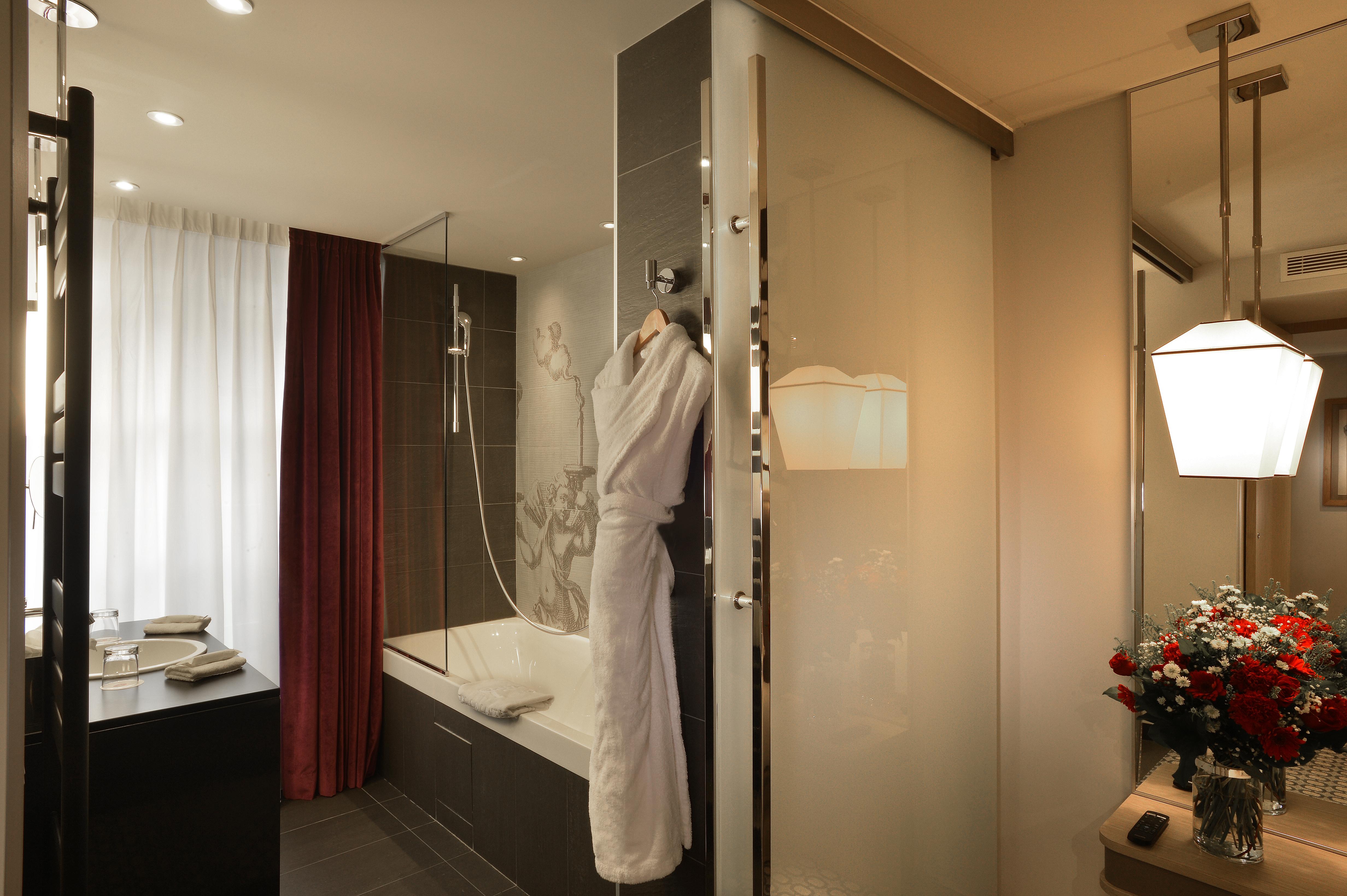 La Lanterne & By Timhotel 4*