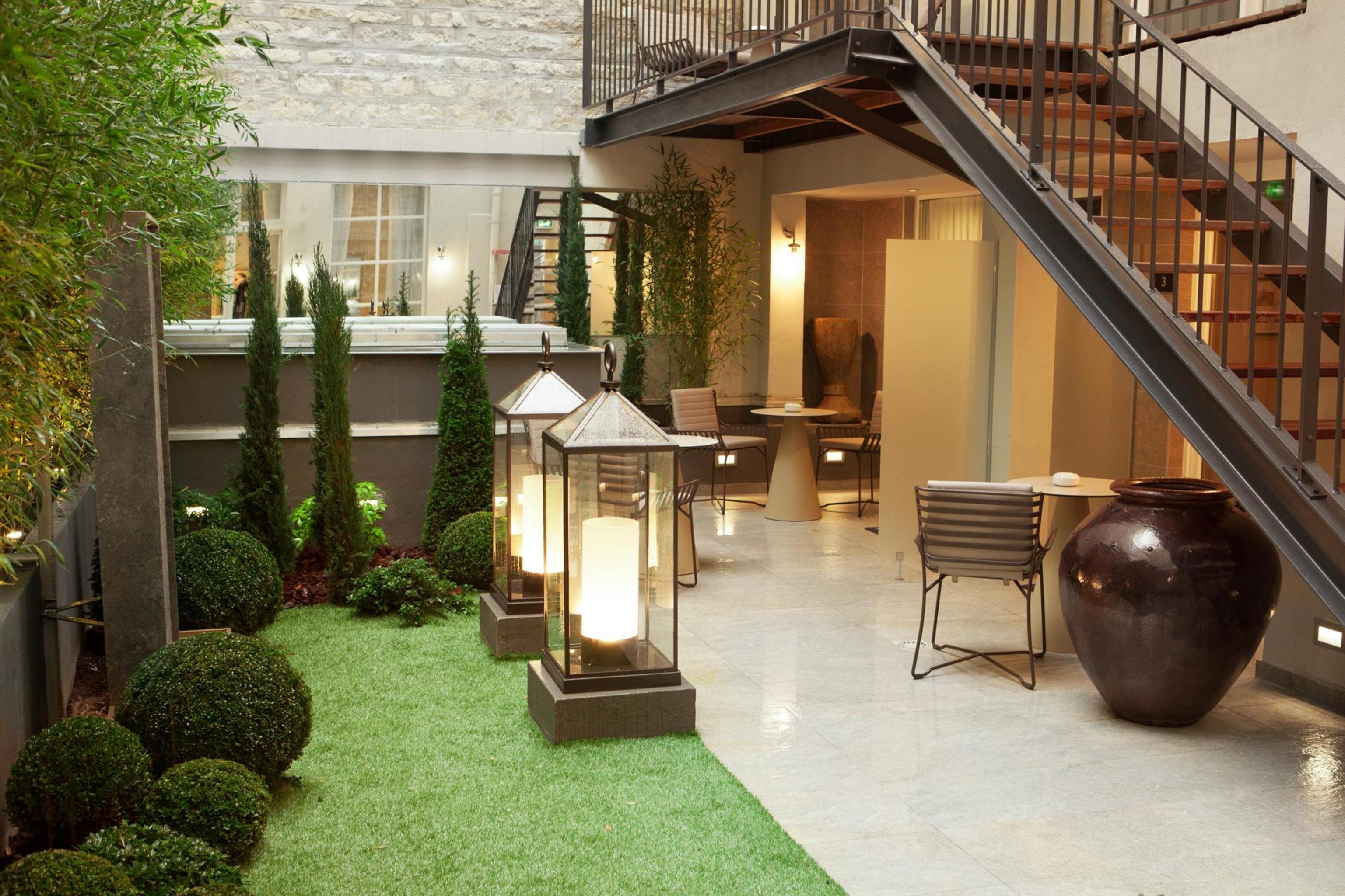 Hotel La Lanterne & By Timhotel 4*