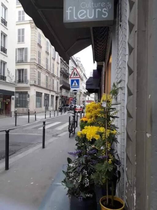 Apartment Studio Renove Calme Triangle D'or Canal St Martin Paris