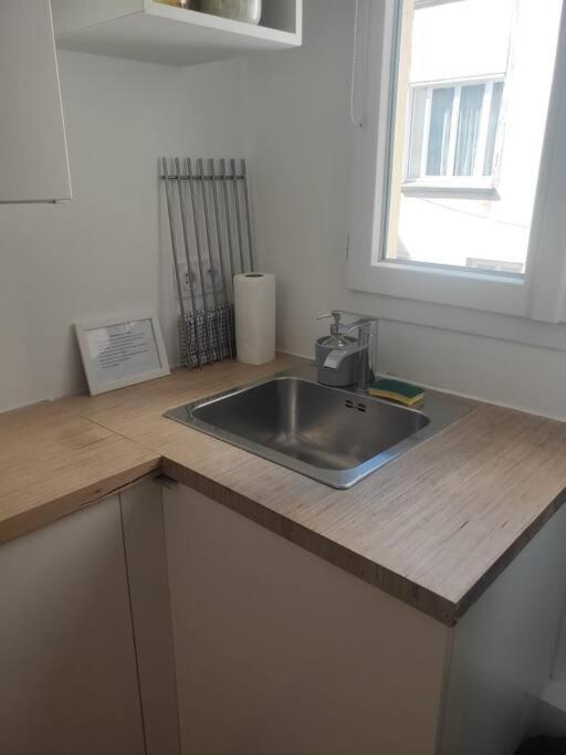 Studio Renove Calme Triangle D'or Canal St Martin Apartment Paris