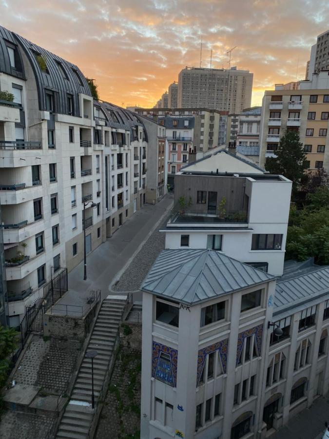 Buttes Chaumont Apartment