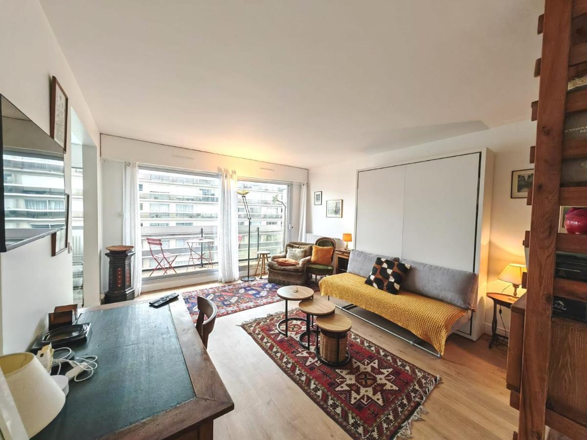 Appartement Avec Balcon Et Parking A Alesia Paris