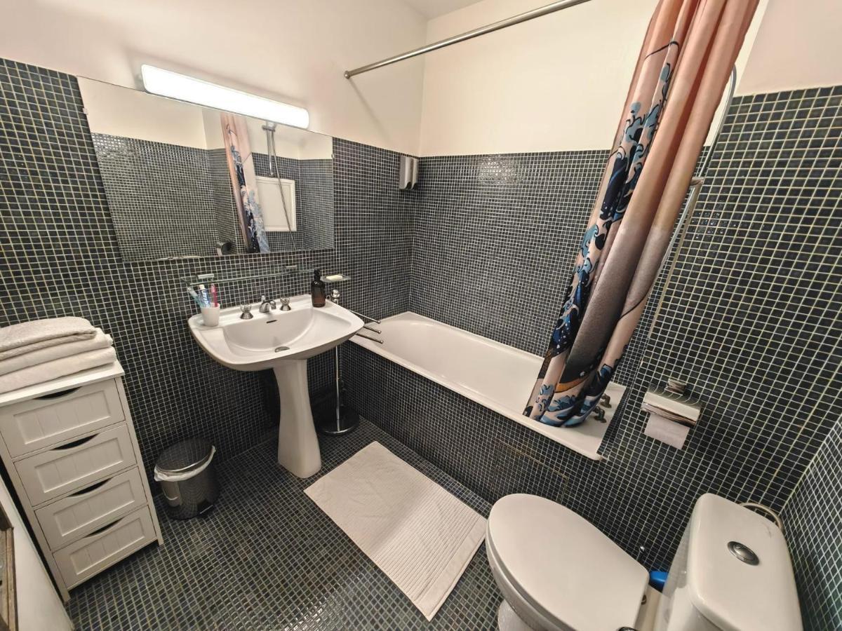Appartement Avec Balcon Et Parking A Alesia Paris