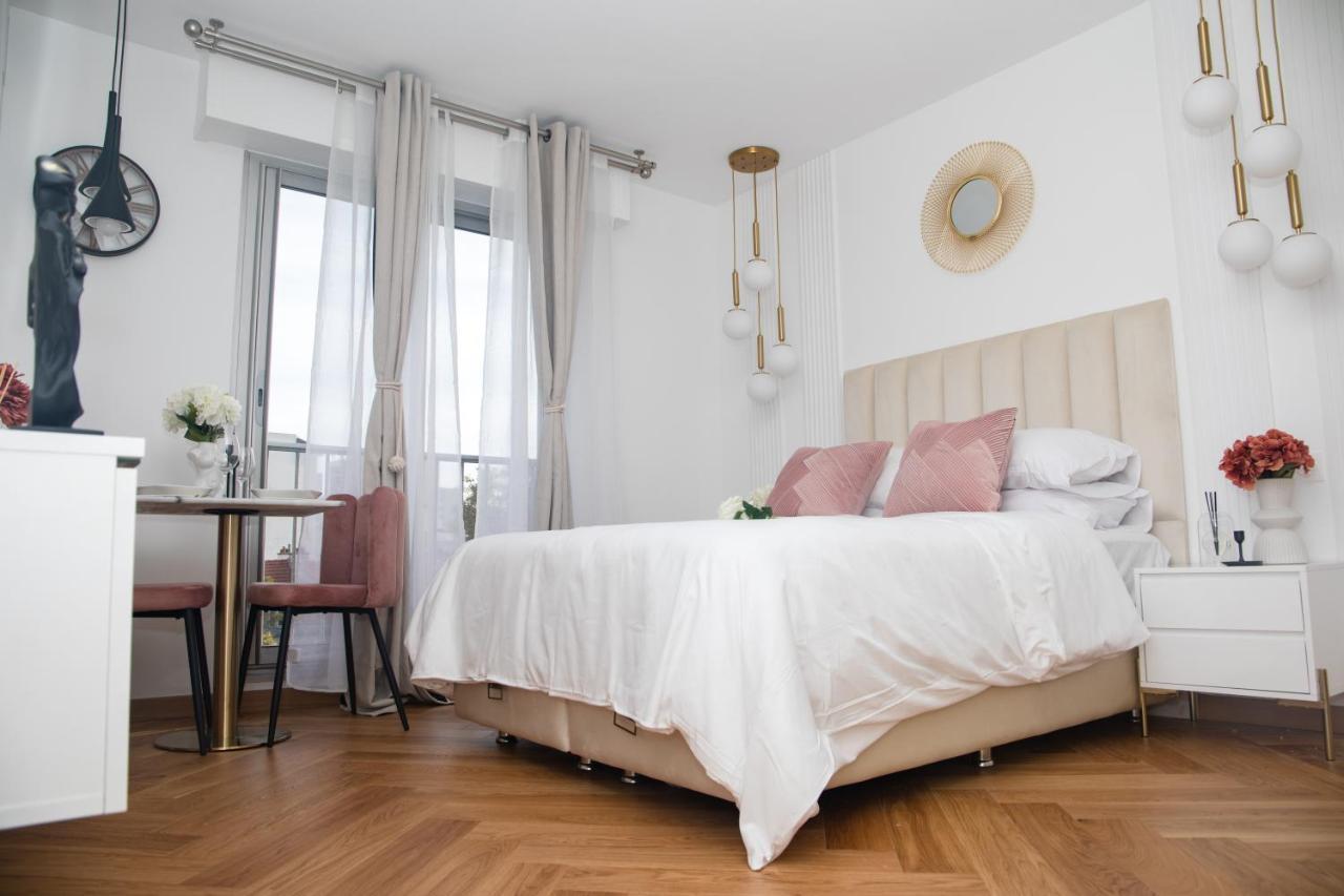 Paris' Premium Romantic *