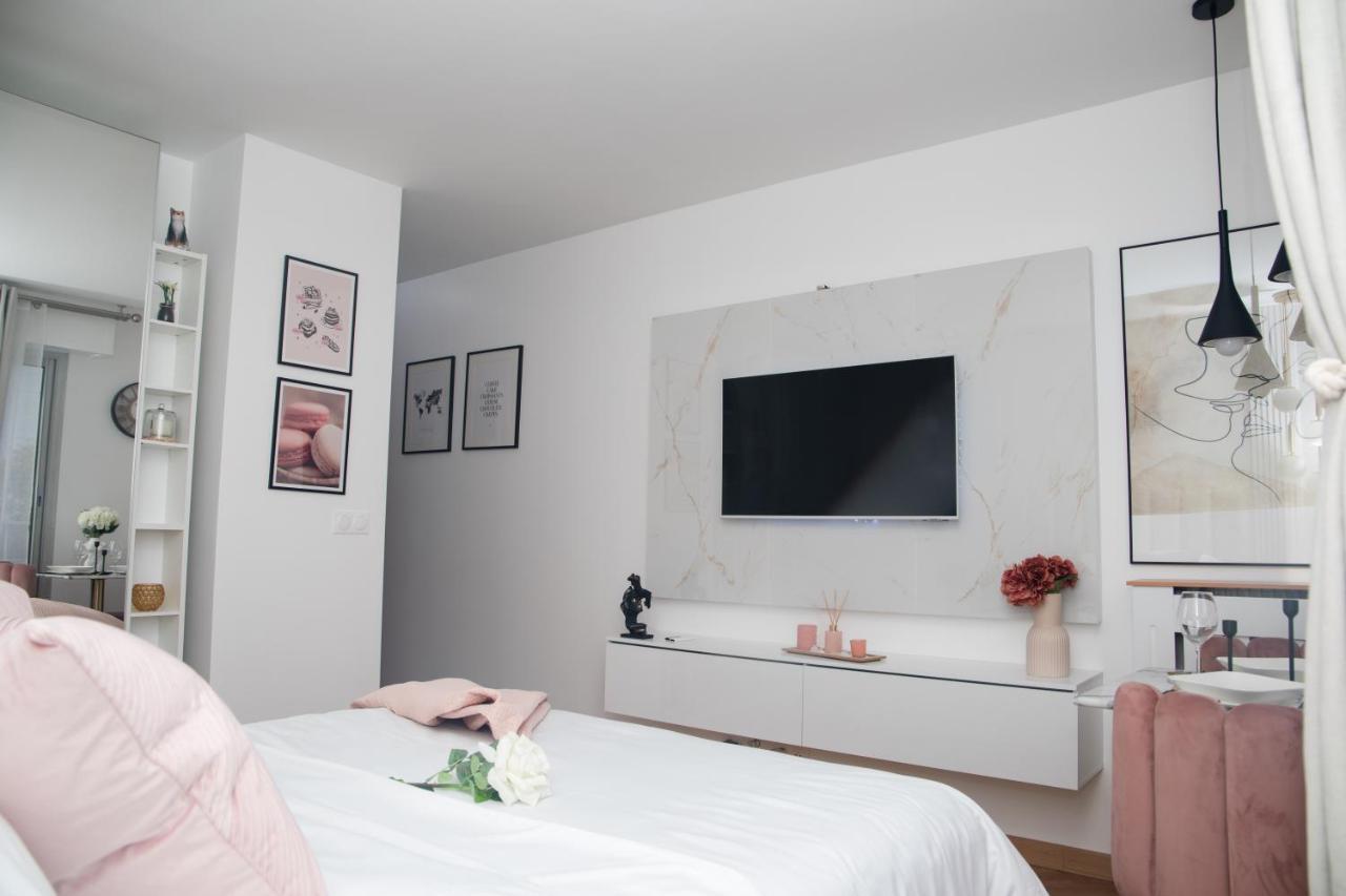 Paris' Premium Romantic *