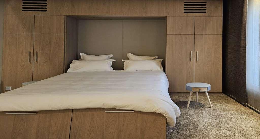Apolonia Montmartre, Sure Collection By Bw *