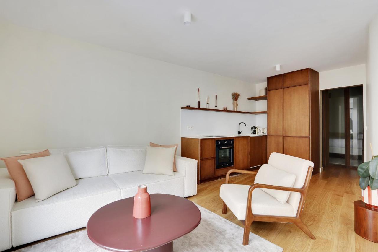 Pick A Flat's In Saint-germain - Rue De Sevres *