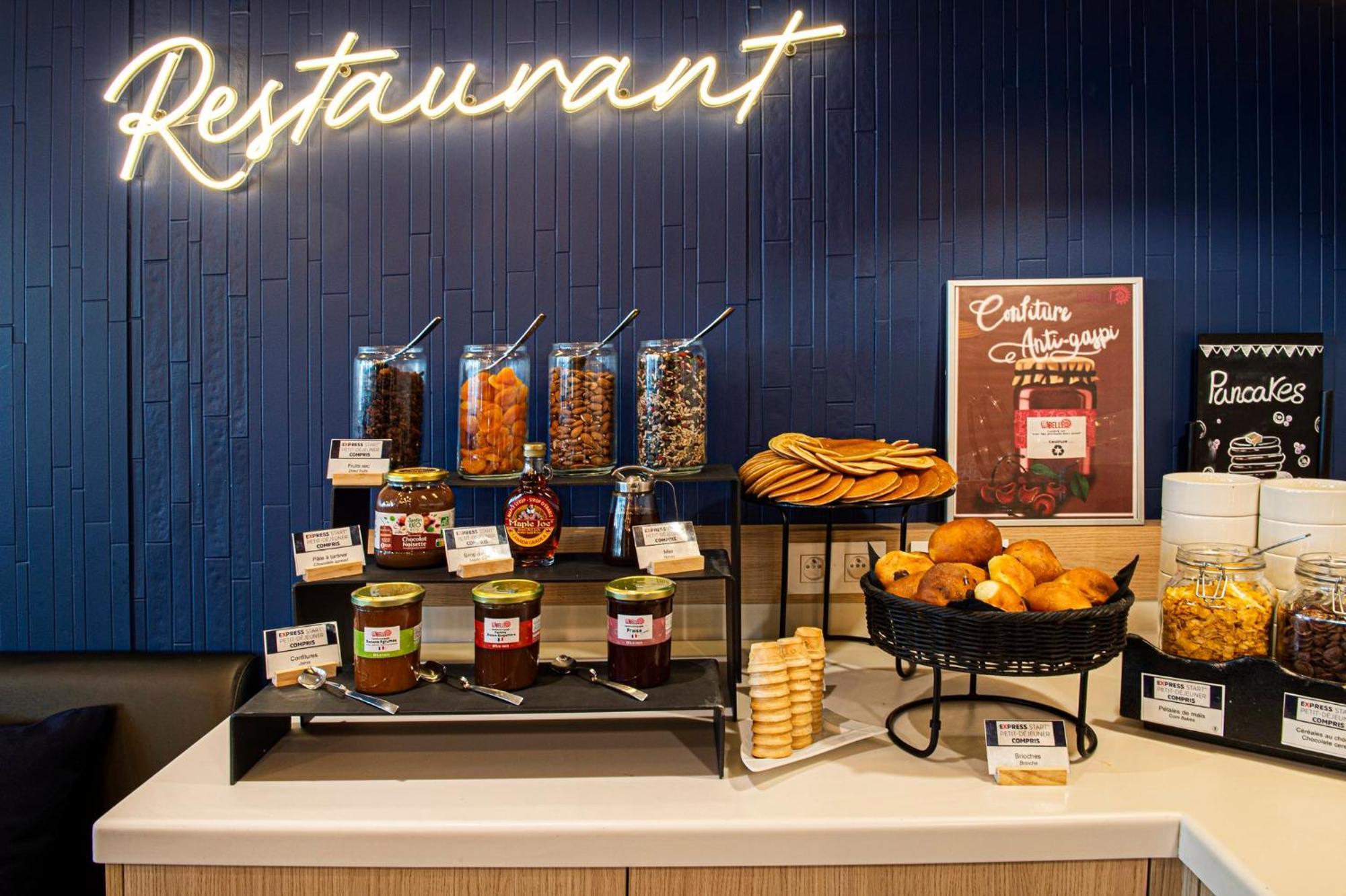 Express Paris-canal De La By Ihg Hotel 3*