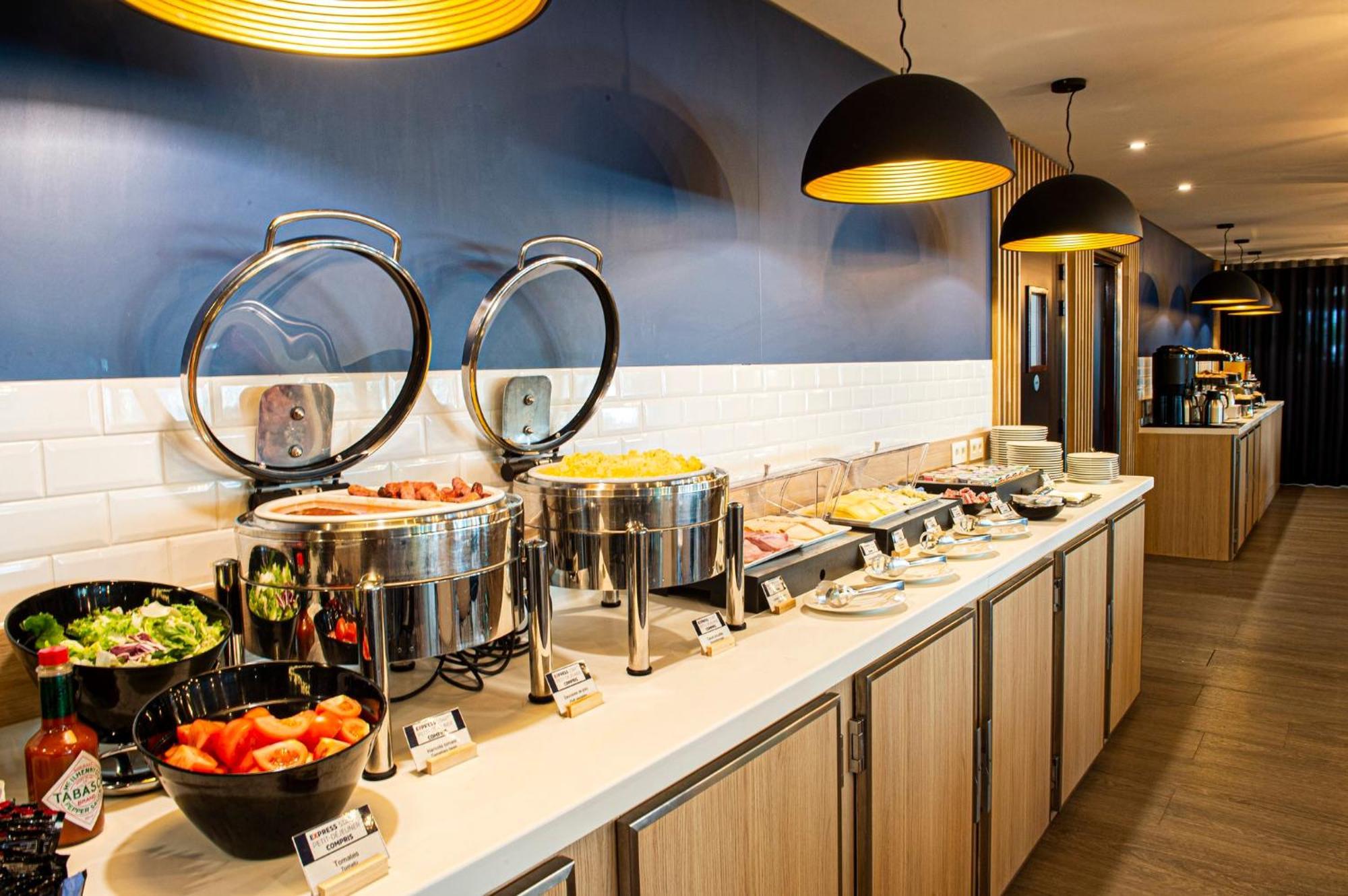 Express Paris-canal De La By Ihg