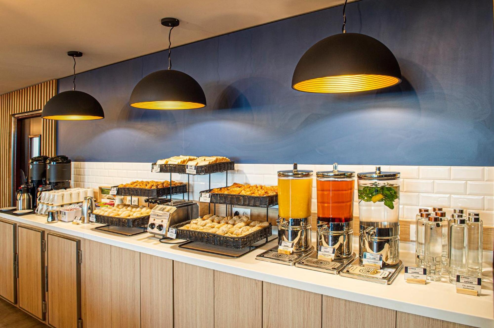 Express Paris-canal De La By Ihg