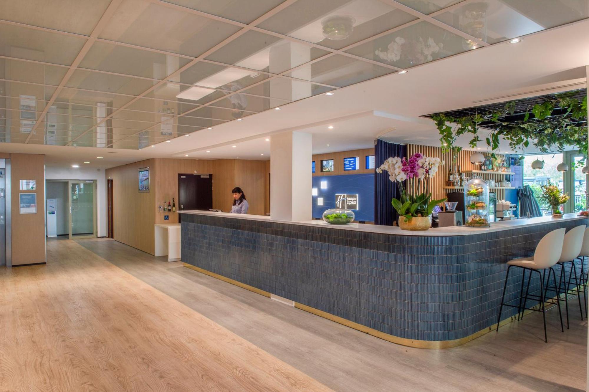 Express Paris-canal De La By Ihg Paris