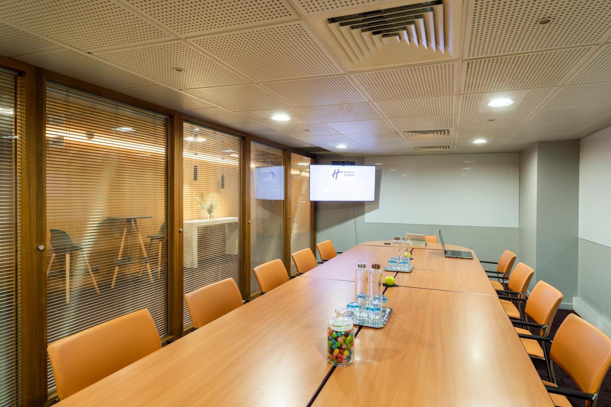 Hotel Express Paris-canal De La By Ihg Paris