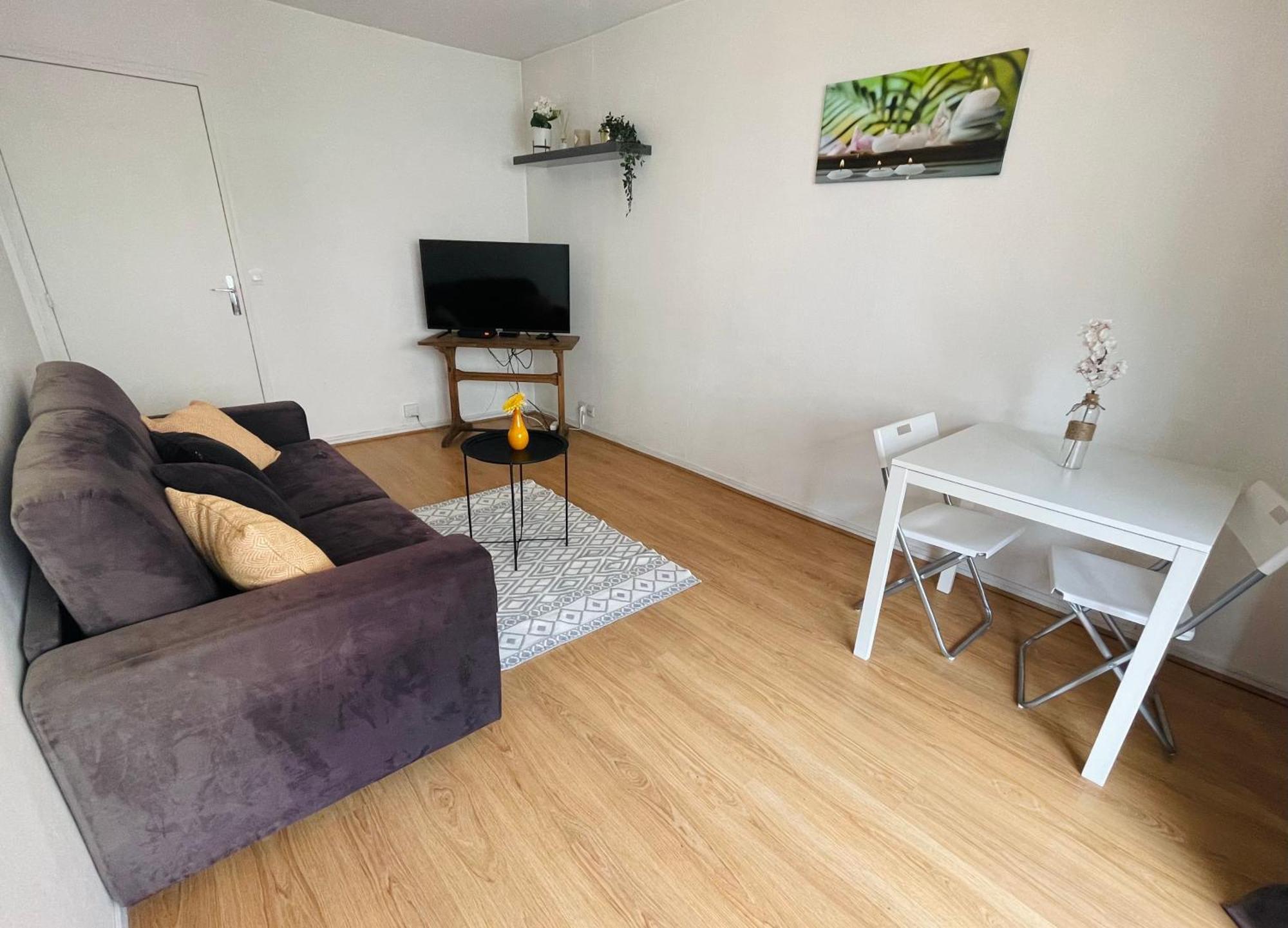 Porte De Versailles Abbe Groult Apartment
