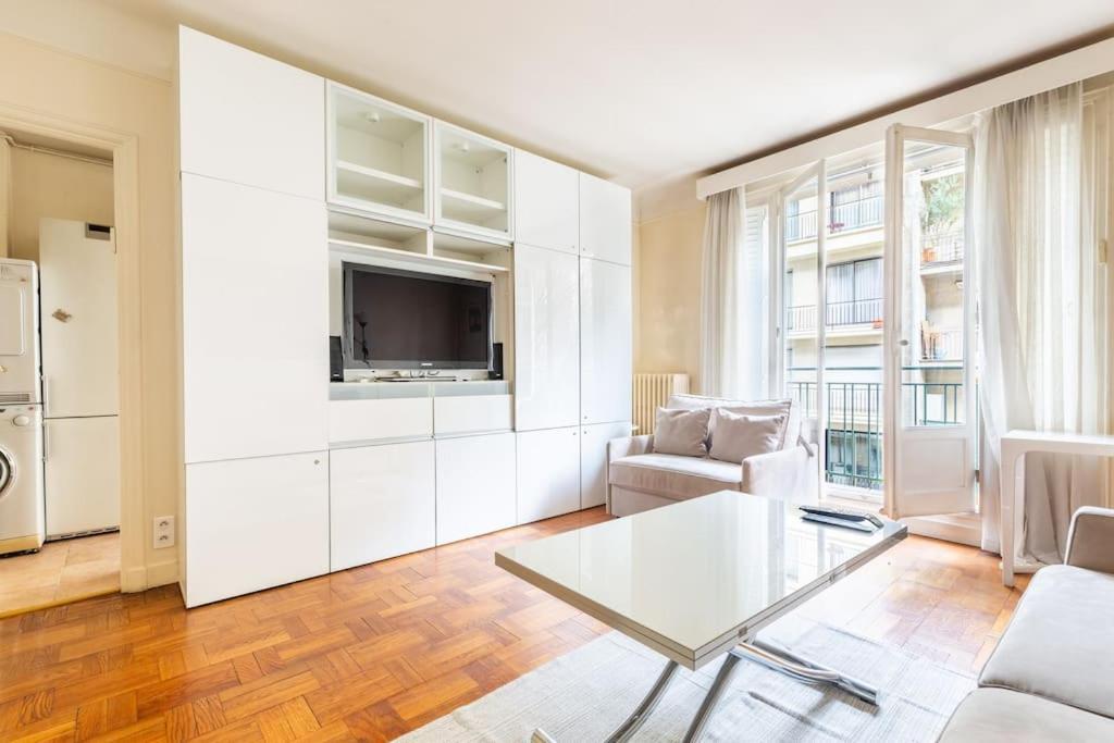 Studio#porte Dauphine#avenue Foch#2pers. Apartment