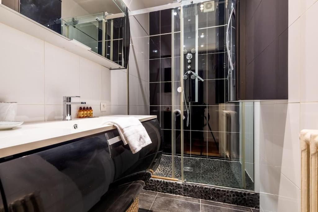 Studio#porte Dauphine#avenue Foch#2pers. *