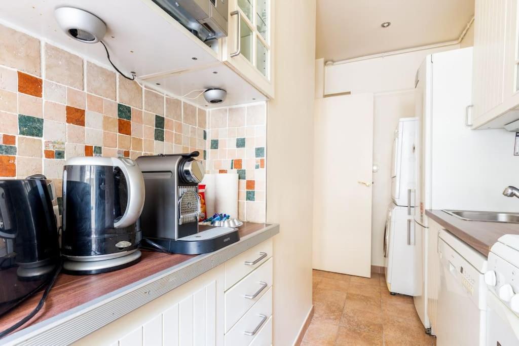 Studio#porte Dauphine#avenue Foch#2pers. Apartment
